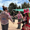 danza-tradicional-turistas-isla-taquile-puno