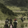 senderistas-descendiendo-valle-salkantay-peru