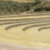turista-en-terrazas-agricolas-moray-cusco