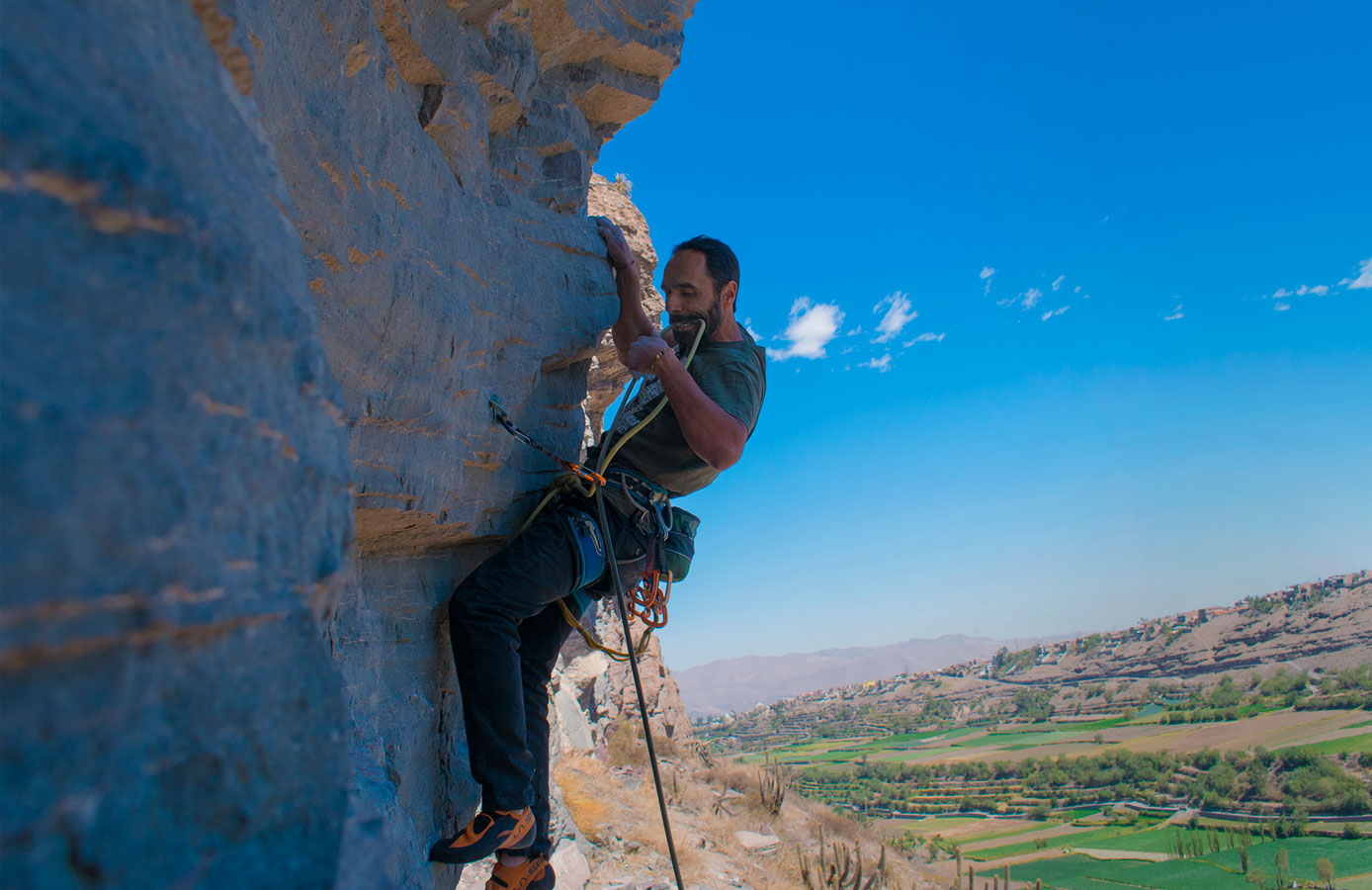 Rock climbing y postres peruanos