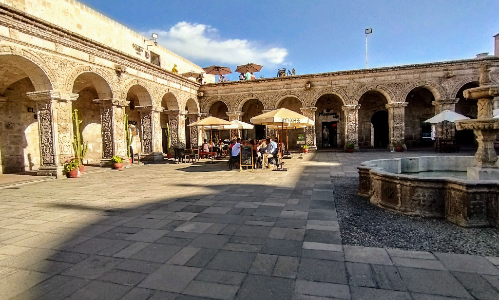 claustros de la compañia tour arequipa