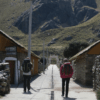 caminata en pueblo del colca