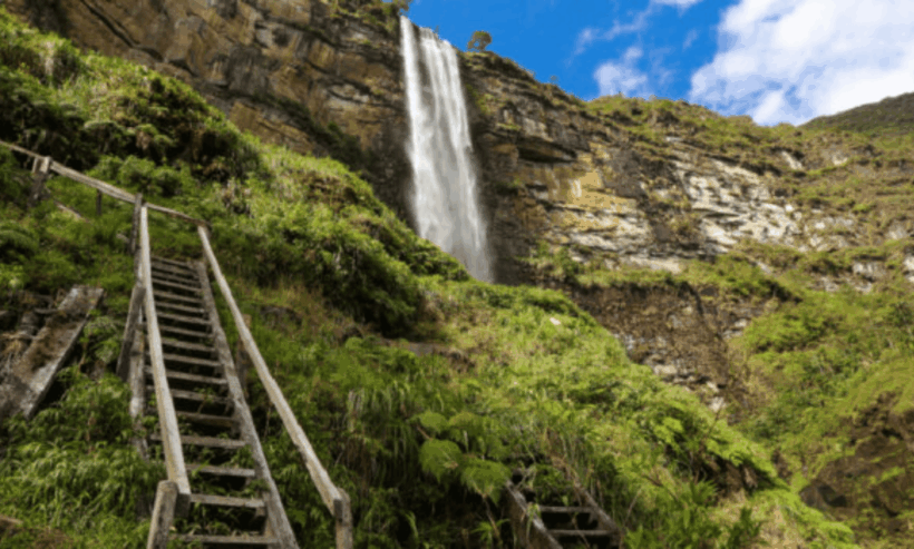 escaleras-sendero-catarata-gocta-amazonas