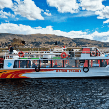 lancha-turistica-islas-uros-lago-titicaca