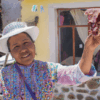mujer-traje-tipico-colca-preparando-chalona