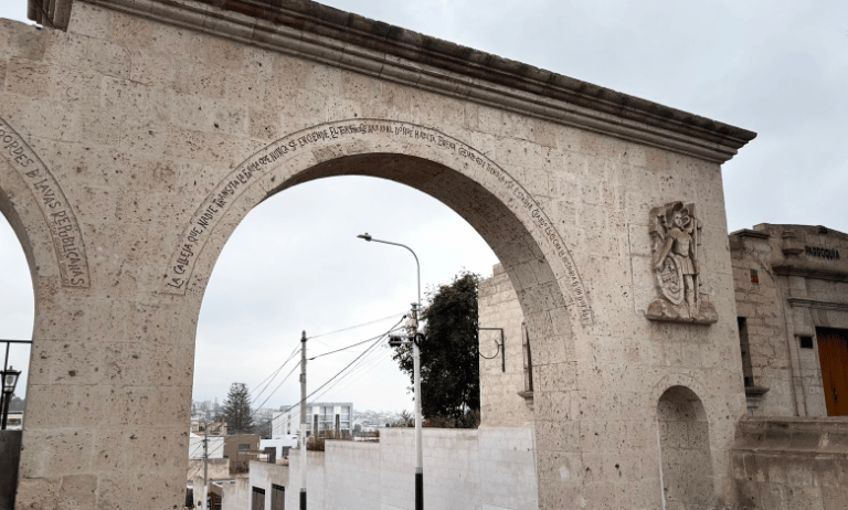 Arco de la plaza de Yanahuara