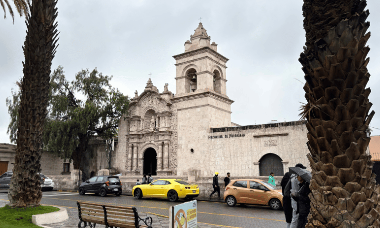 Parroquia en Plaza de Yanahuara