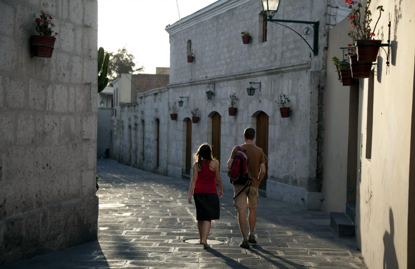 personas en barrio san lazaro